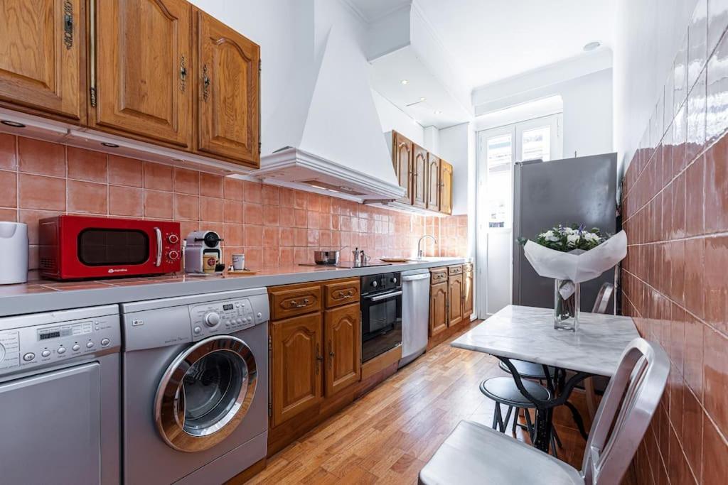 Risso - Comfortable 3 Bedrooms With Balcony Nice Exteriér fotografie